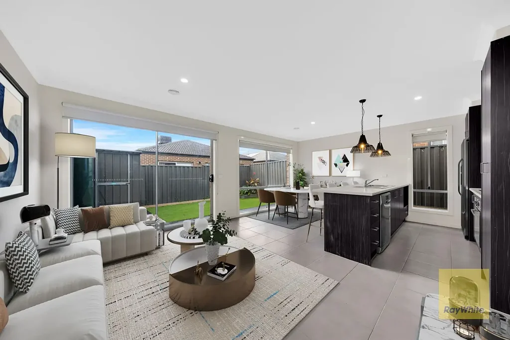 Tarneit 3房 宽敞家庭住宅，带两个起居区，易于打理！ Spacious Family Home with Two Living Areas & Low-Maintenance Appeal!