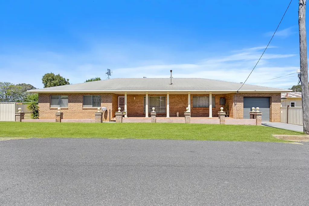 Gulgong 4房  SPACIOUS FAMILY HOME WITH CHARACTER