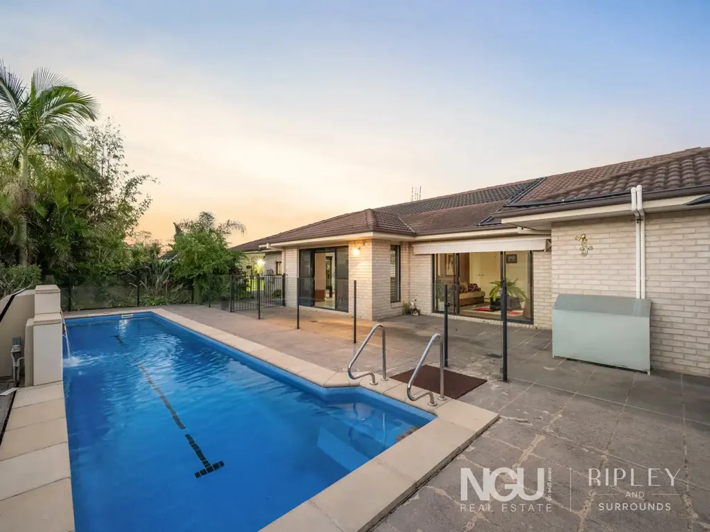 Lowood 4chambre The Complete Family Lifestyle on Over an Acre