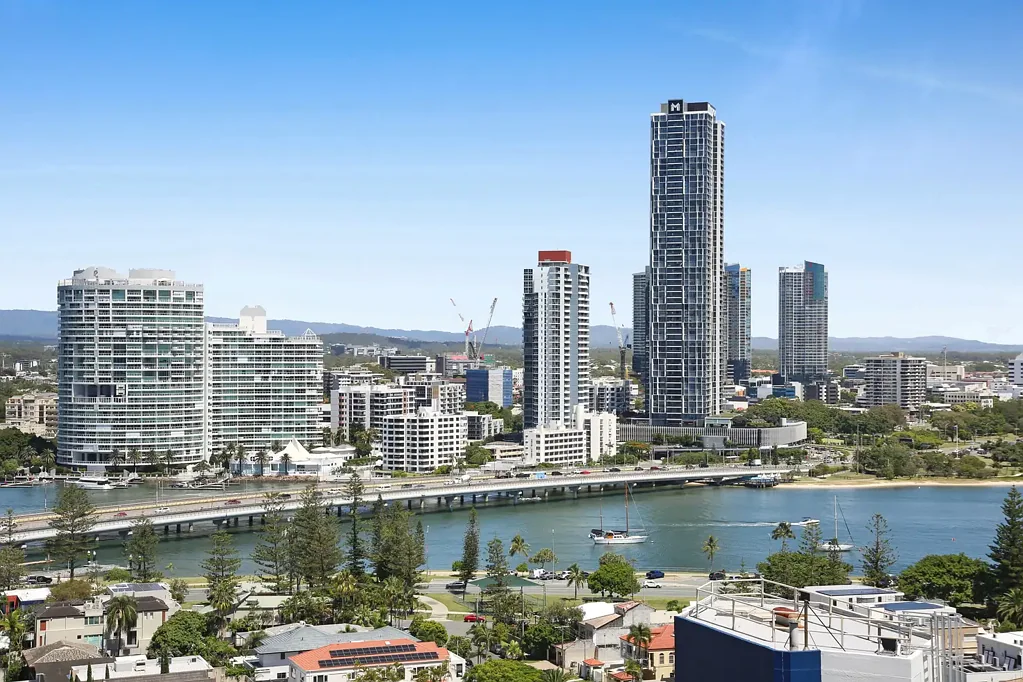 Main Beach 3房  High floor 3 Bedroom with Sweeping Views and 2 car spaces