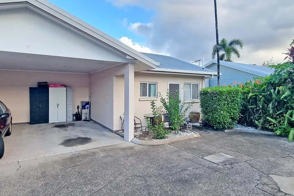 Mooroobool 1房  Charming Low-Maintenance Investment in a Quiet, Convenient Location