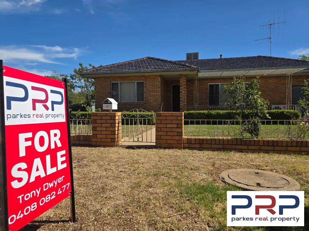 Parkes 2침실 9 Downes Crescent, Parkes - Solid Brick Home with Space and Potential