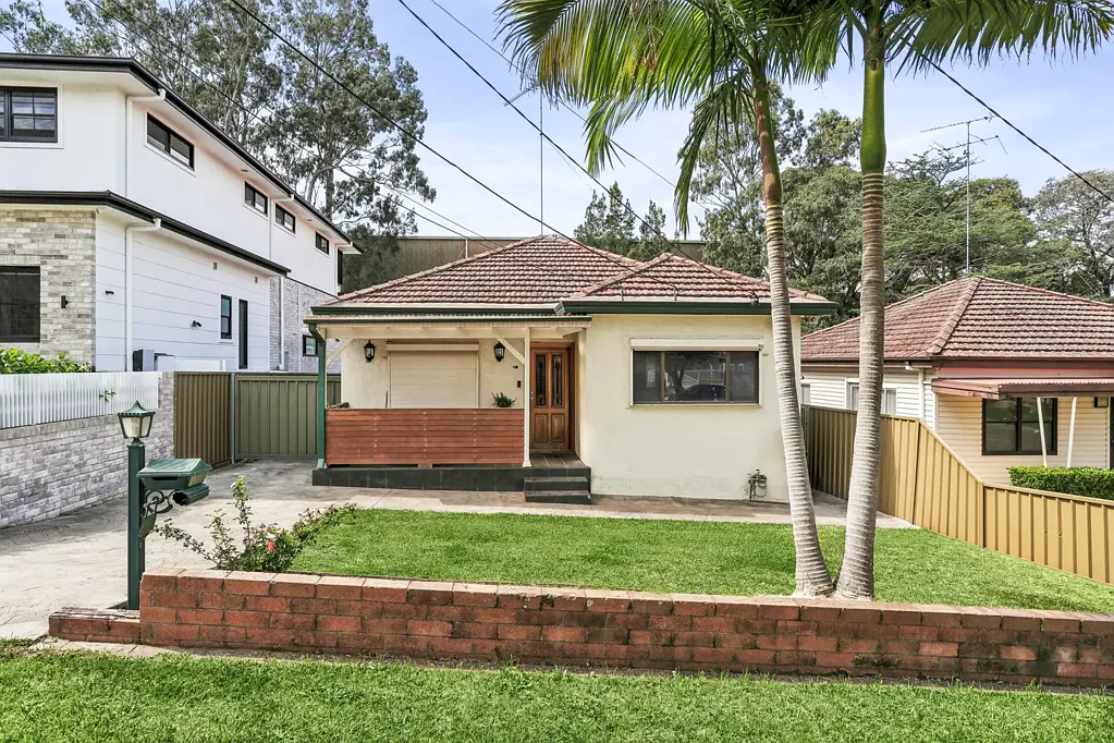 Kingsgrove 4침실 MODERN COMFORT IN A PRIME LOCATION