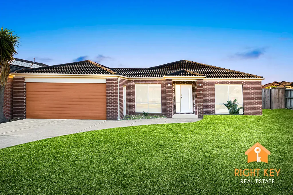 Cranbourne North 4房 宽敞600m²地块 主卧带套间 双车库 安全通道 全屋供暖 低维护后院 步行名校 购物便利 交通快捷 Home in the heart of Cranbourne North - 32 Westmoreland Avenue, Cranbourne North, VIC 3977