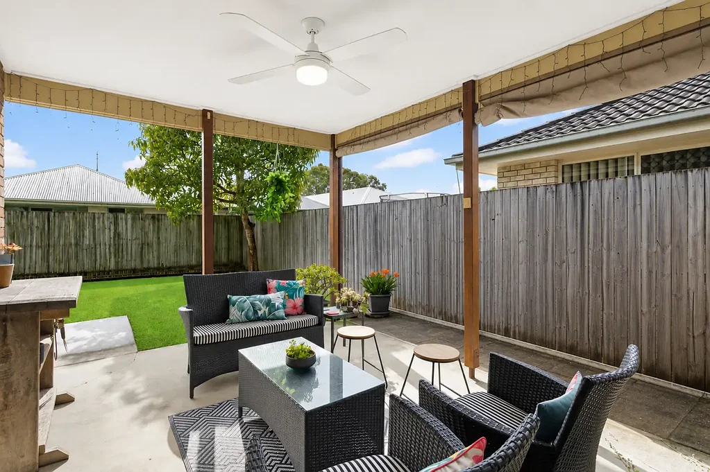 Rothwell 4房 Rothwell中心地带，舒适、宽敞、便利的家庭生活 Family Living with Comfort, Space & Convenience in the Heart of Rothwell
