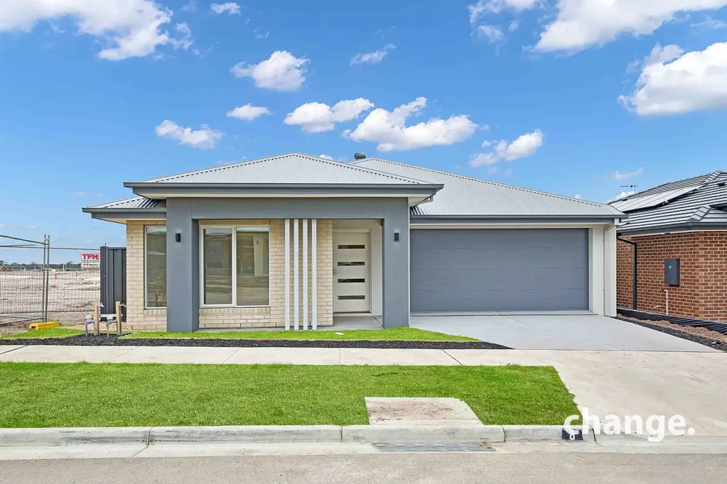 Brand New Modern Family Home in Prime Clyde North Location