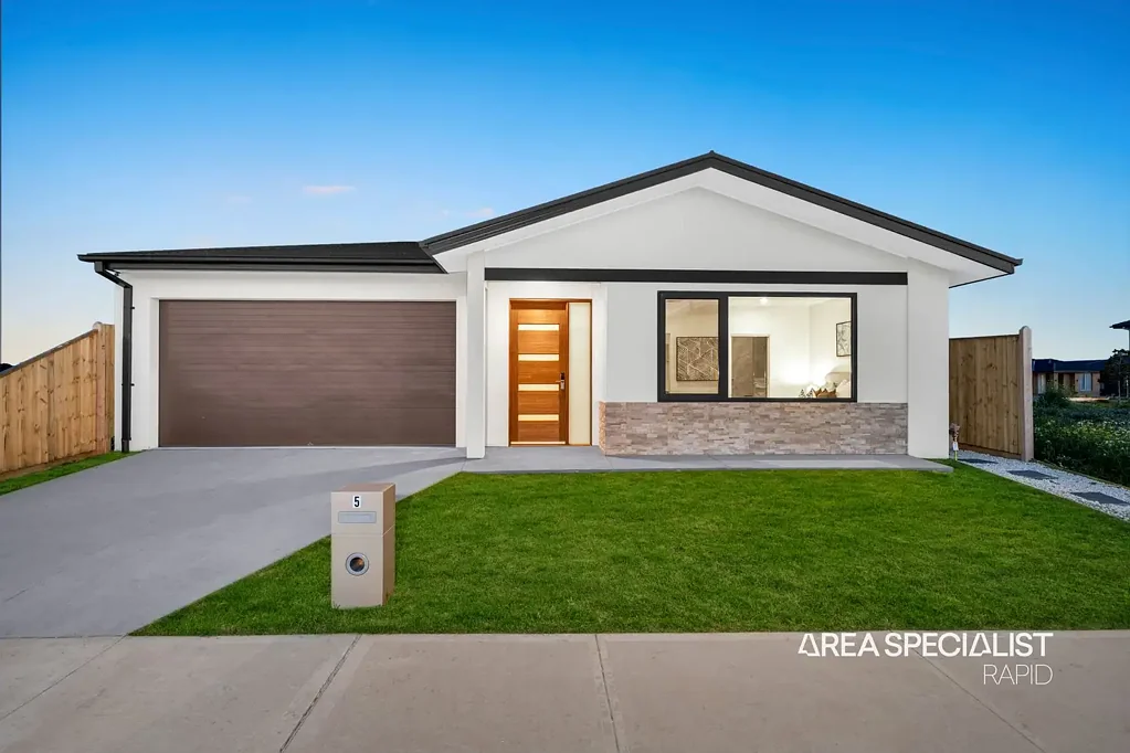 Officer 4Phòng ngủ The Brief: A brand-new Officer home with premium finishes and modern family living!