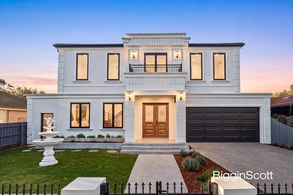 Glen Waverley 5房 北向阳光奢宅 石材鱼骨地板 多区娱乐空间 主卧度假套房 优质学区环绕 公园近在咫尺 交通四通八达 GRAND NORTH-FACING LUXURY IN PRESTIGIOUS BRENTWOOD CATCHMENT!