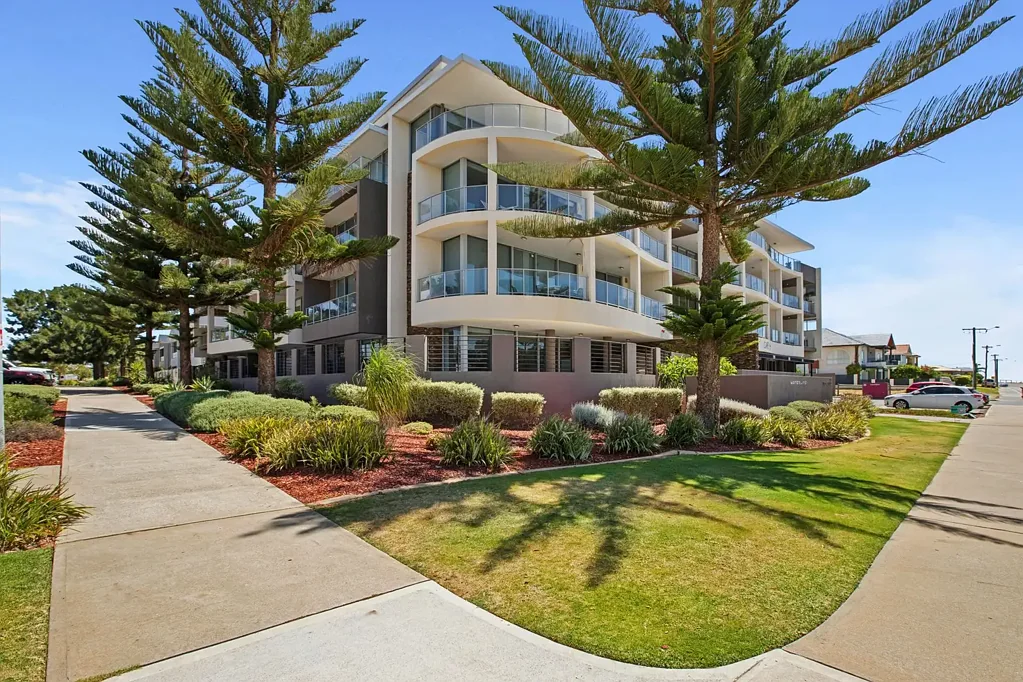 4/11 Halls Head Parade, Halls Head, WA 6210