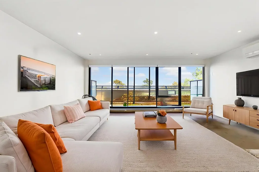 St Kilda 1 Bedroom Bigger, better and with bay views