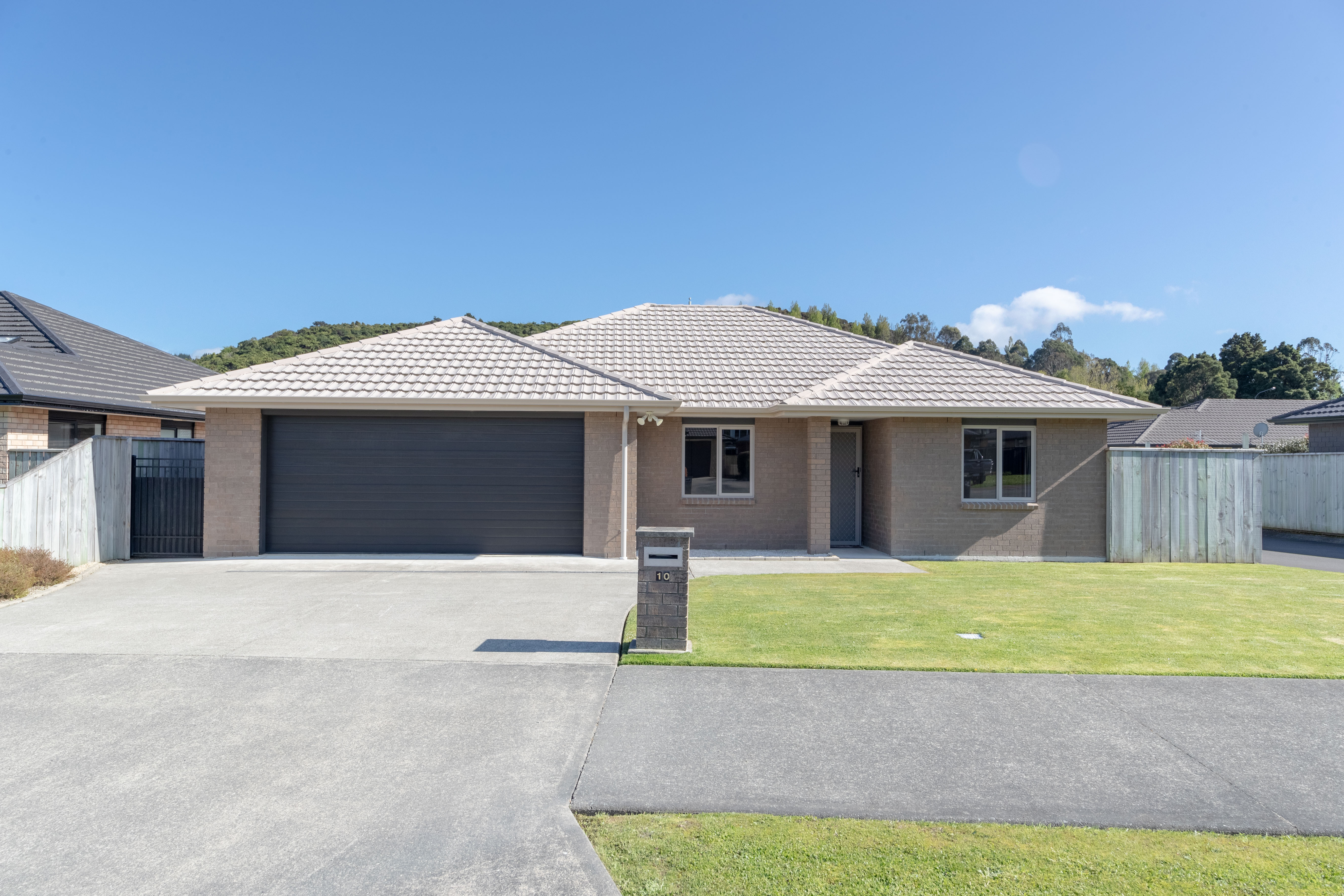 10 Sunstone Crescent, Brown Owl