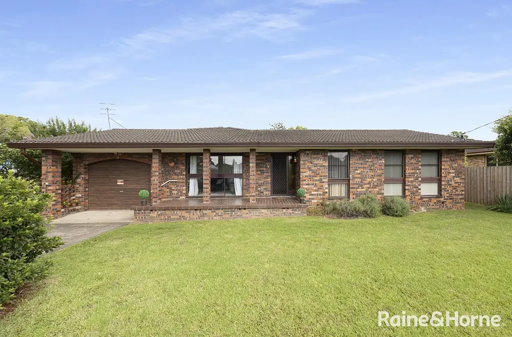 Berry 6 Slaapkamer Rare Dual-Occupancy Opportunity in the Heart of Berry