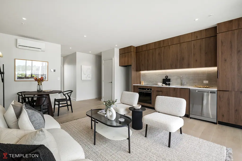 Long Bay 1部屋 Through-Style Living with Dual Decks!