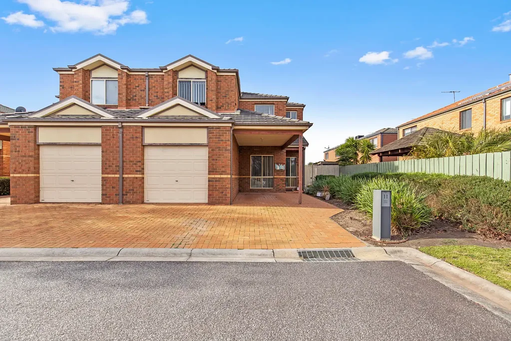 11 Kirren Close, Cranbourne, VIC 3977