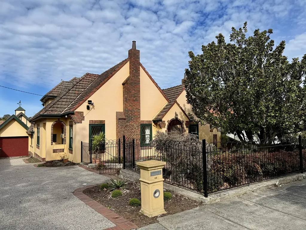 CONVENIENT, STYLISH & VERY PRIVATE