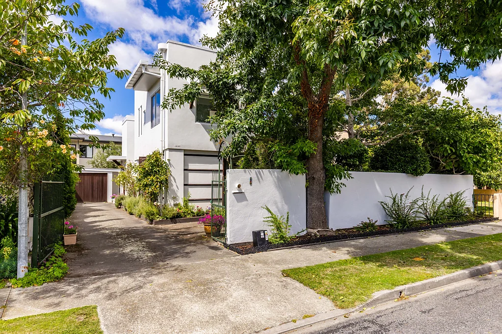 Springlands 3침실 Sharply priced with clean reports!