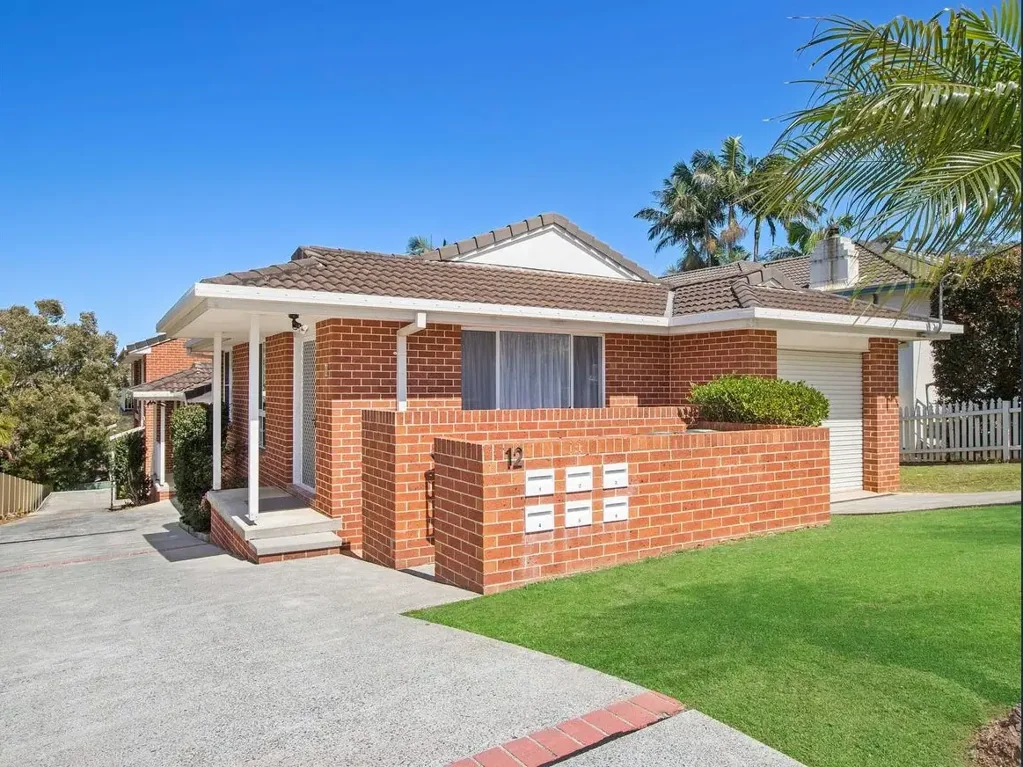 Comfortable Coastal Living Near Flynns Beach