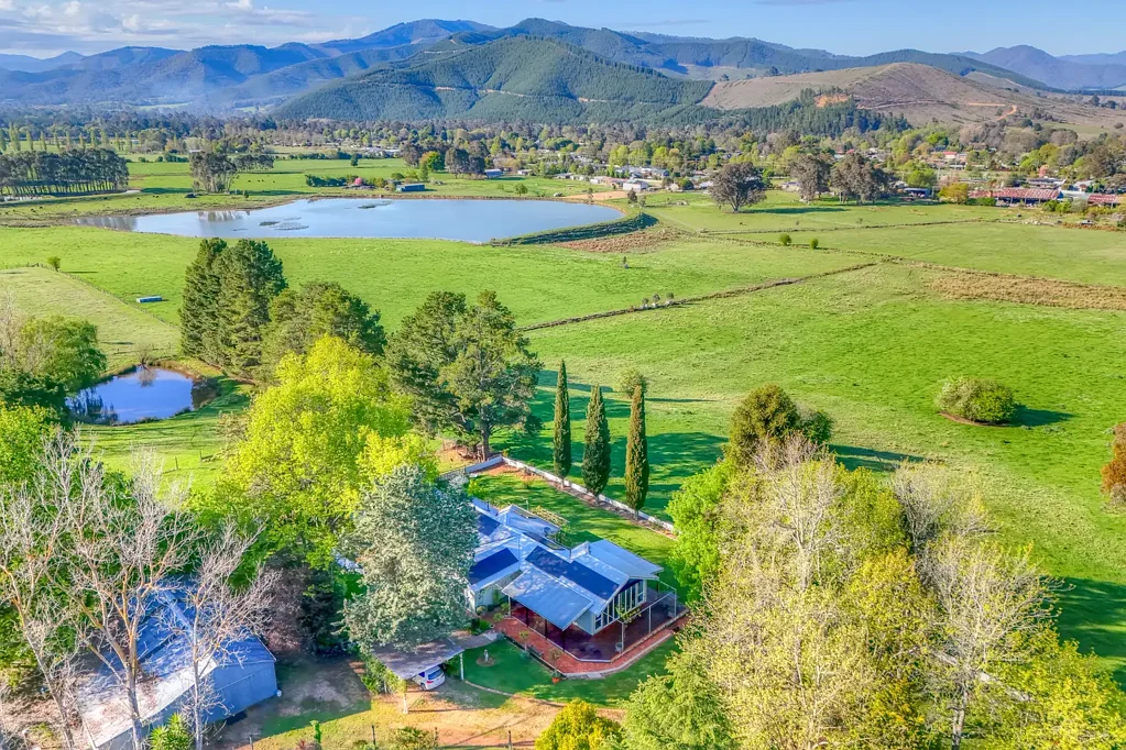 64 Grange Road, Porepunkah, VIC 3740