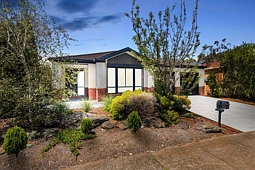 21 Stringybark Close, Manor Lakes