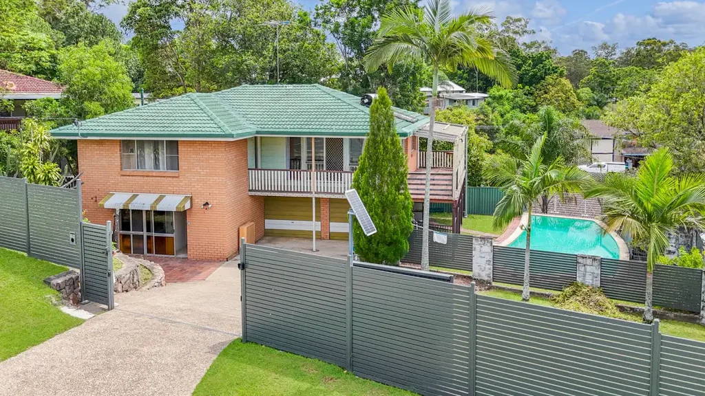 Ferny Hills 3Moenga Ferny Hills Renovator’s Dream – Unlock the Potential