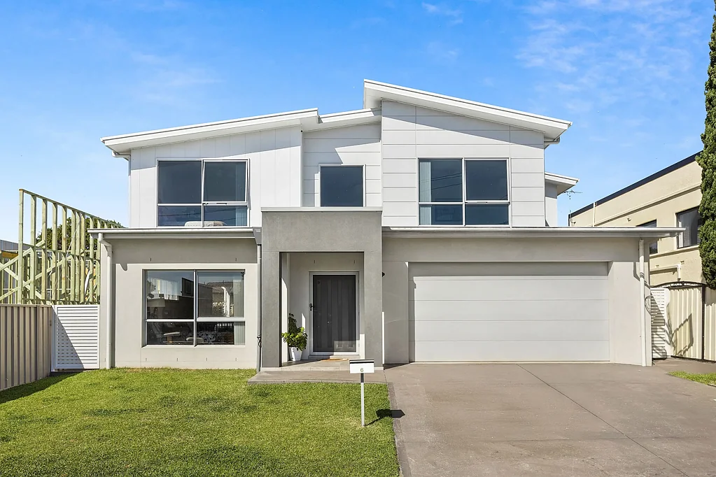 6 Newton Crescent, Oak Flats, NSW 2529