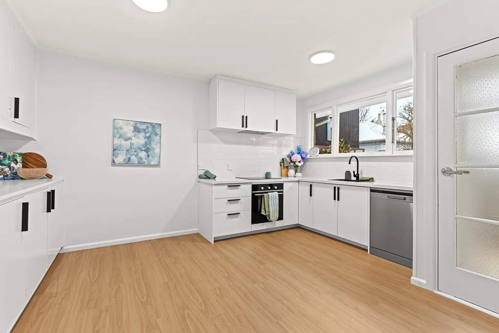 Sydenham 2ਬੈੱਡਰੂਮ Refreshed and Ready. Priced To Move!