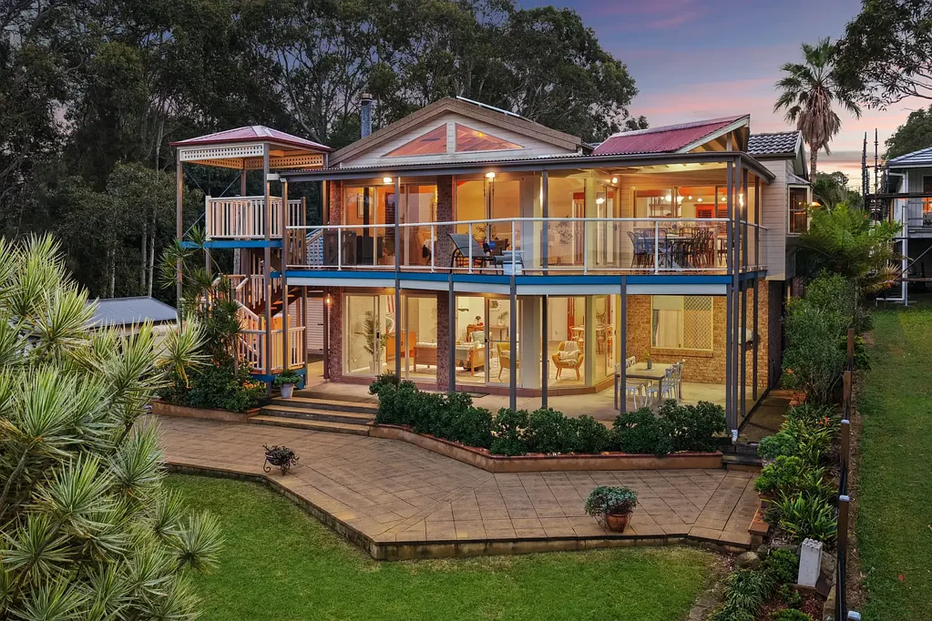 Gorokan 5房  Bespoke waterfront home on a grand scale
