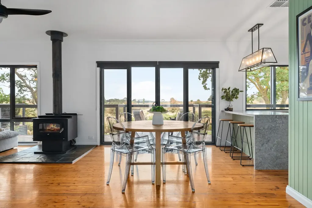 Kyneton 5部屋 Country Charm Meets Contemporary Cool – 5 Bedroom Retreat on 1.54 acres