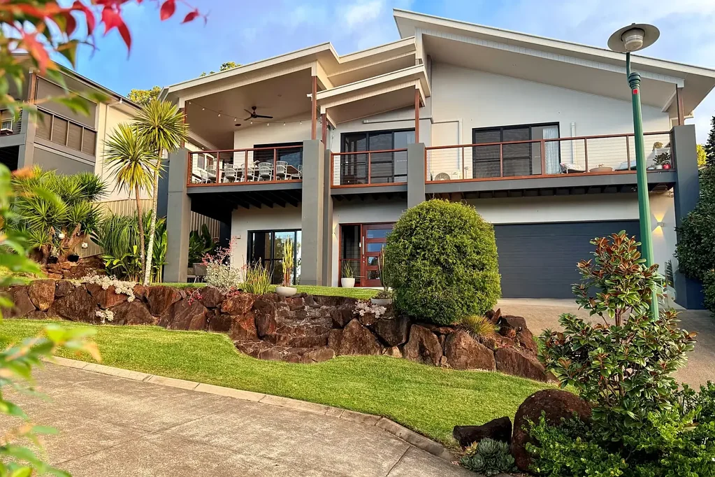 MODERN & MAJESTIC - 5 bed, 3 bath, media room plus study with glorious views!