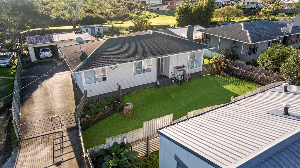 Mangere 3ห้องนอน RENOVATION REQUIRED-HUGE VALUE ADD POTENTIAL HERE