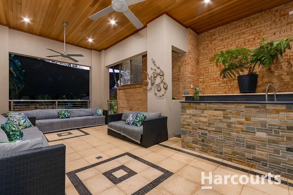 11 Landor Gardens, Woodvale, WA 6026