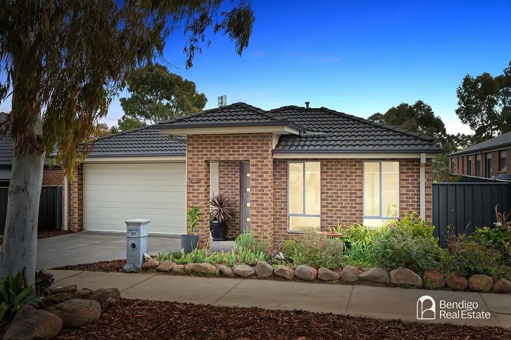 SPACIOUS FOUR-BEDROOM FAMILY HOME WITH MULTIPLE LIVING AREAS