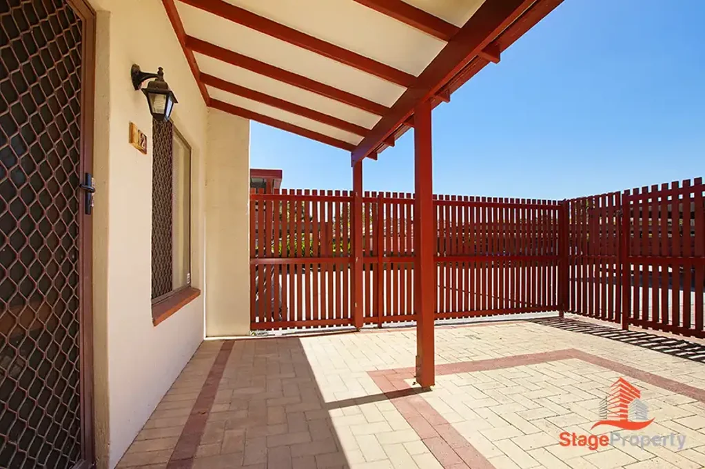2x1 Villa with Large Front Courtyard – Walk to Coles, 10 Mins to CBD