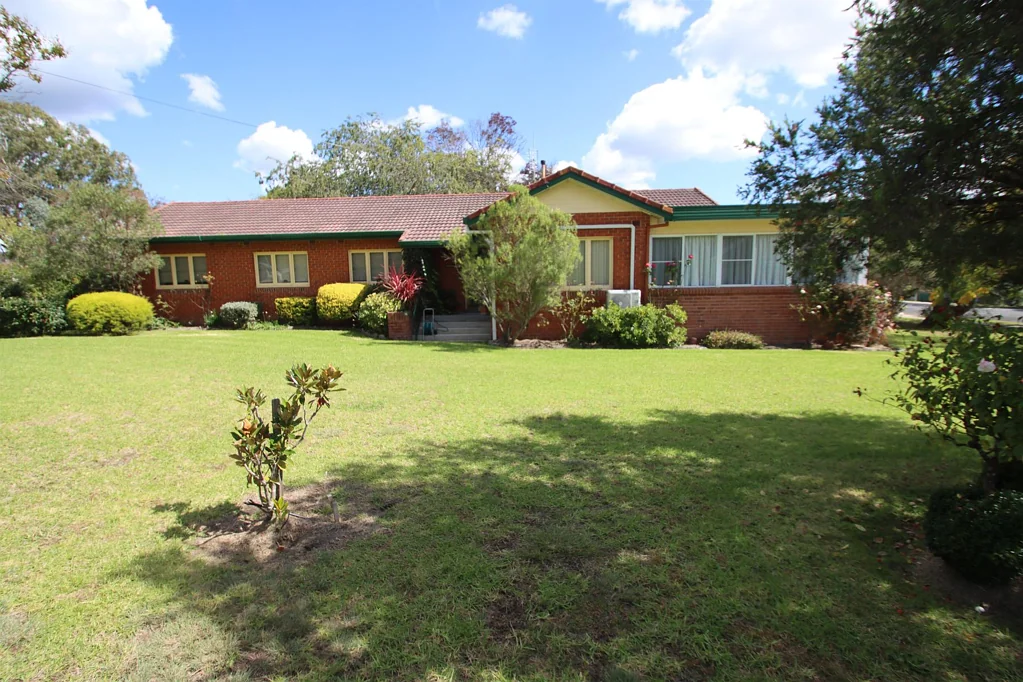 74 Wood Street, Tenterfield, NSW 2372
