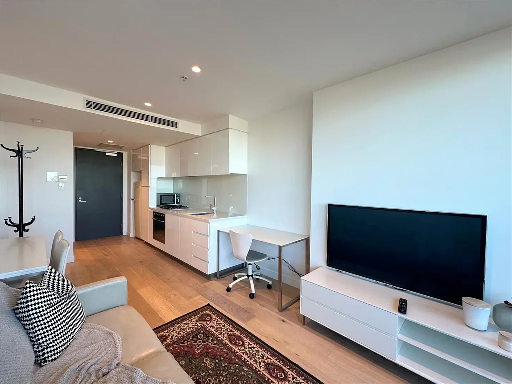 Light filled cozy 2 bedroom apartment with car space & storage cage!