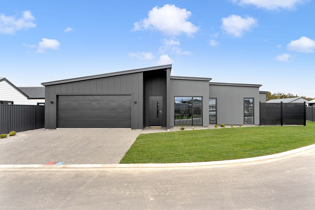 Upper Plain 4Kwarto Striking Brand New Build - BEO $829,000