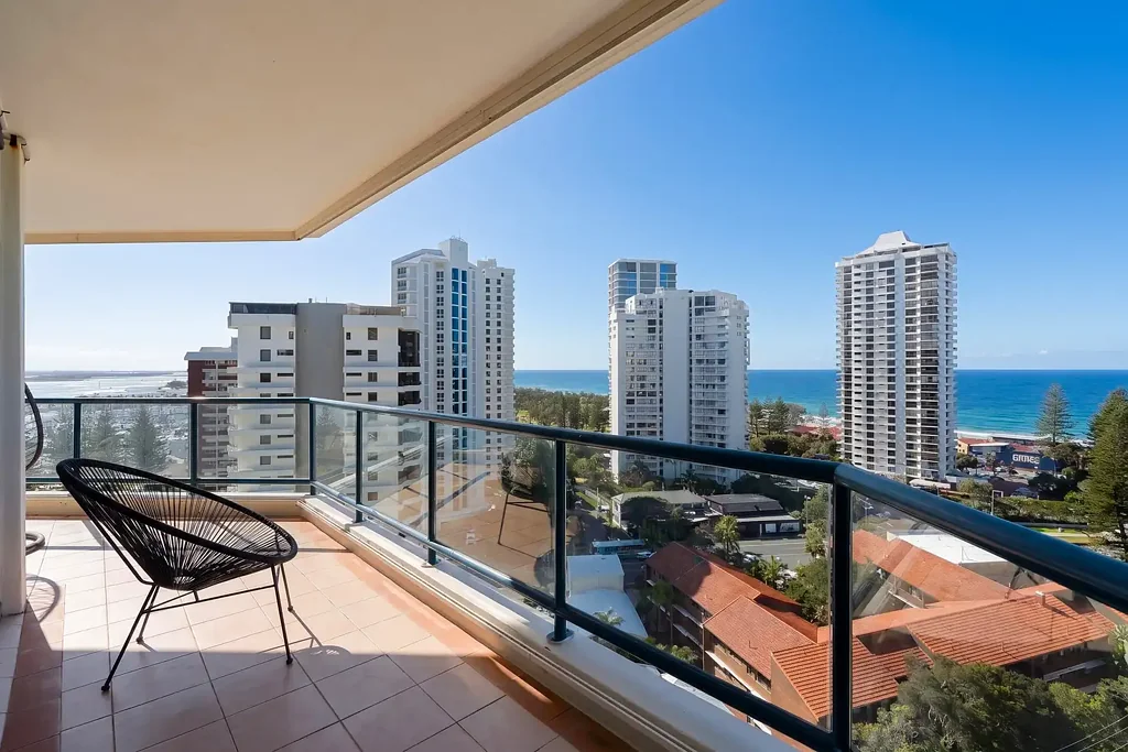 Main Beach 3 Slaapkamer Exceptional 194sqm Residence with Breathtaking Broadwater & Ocean Views