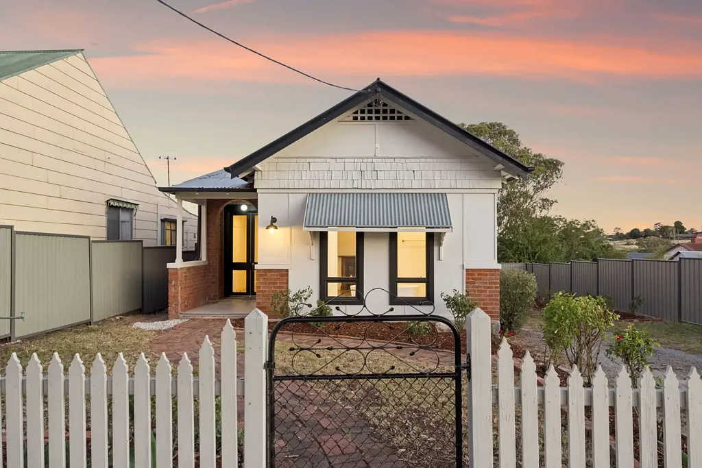 Goulburn 3Kwarto Charming Double Brick Cottage