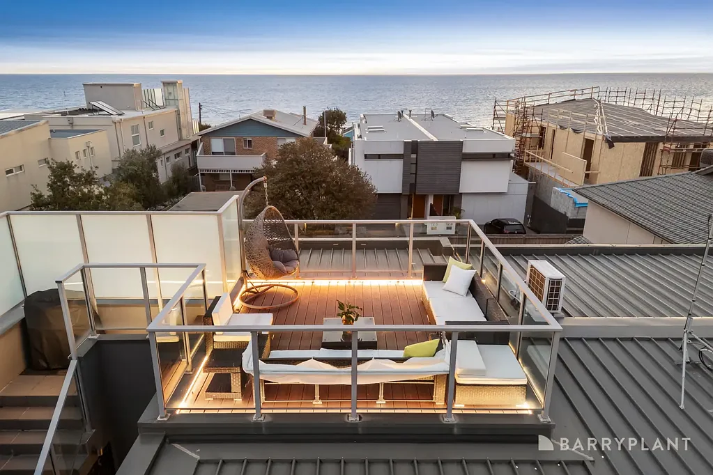 Bonbeach 2 Bedroom Beachside Escape with Panoramic Bay Views