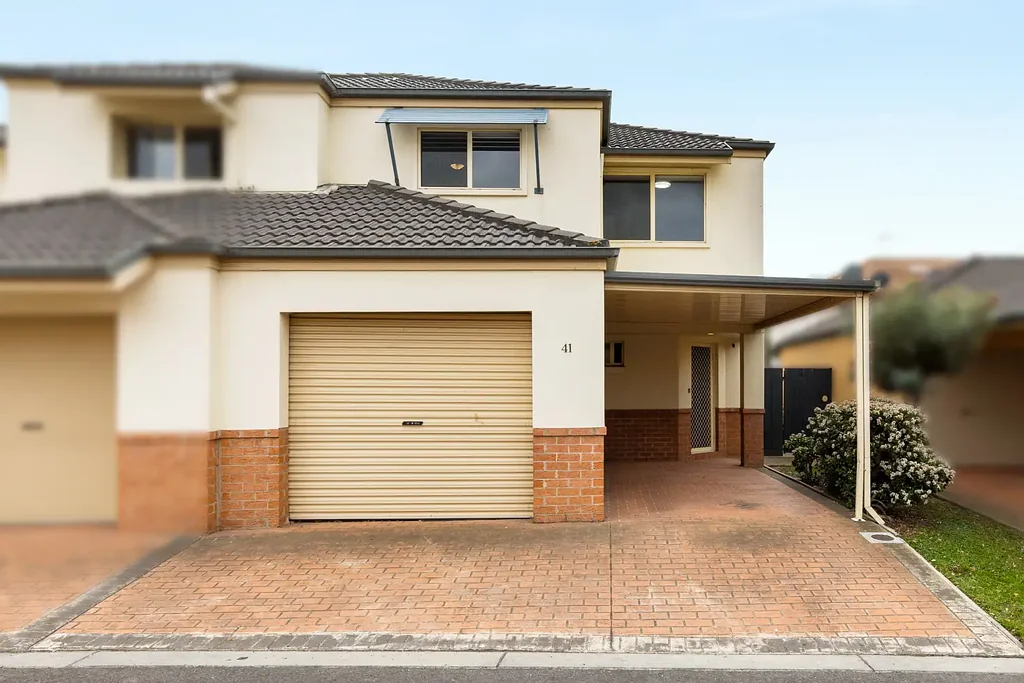 Sydenham 3Phòng ngủ Ultimate Convenience in a Desirable Location