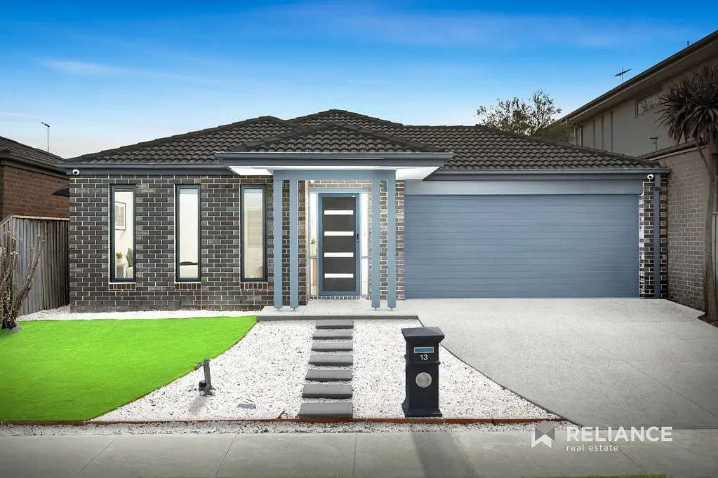 Point Cook 4બેડરૂમ East-Facing | Move-In Ready Luxury | Fully Renovated & Beautifully Finished