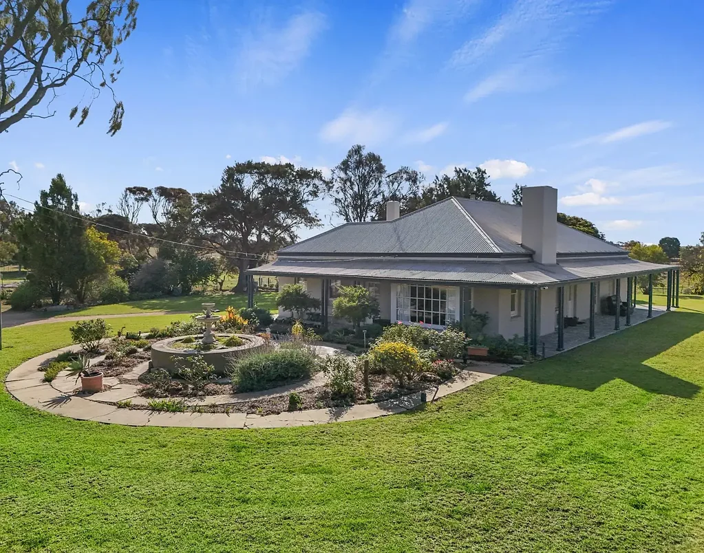 Clayton Bay Circa 1850 Homestead in a Tranquil Setting on 87.9ha or 217.2ac approx.