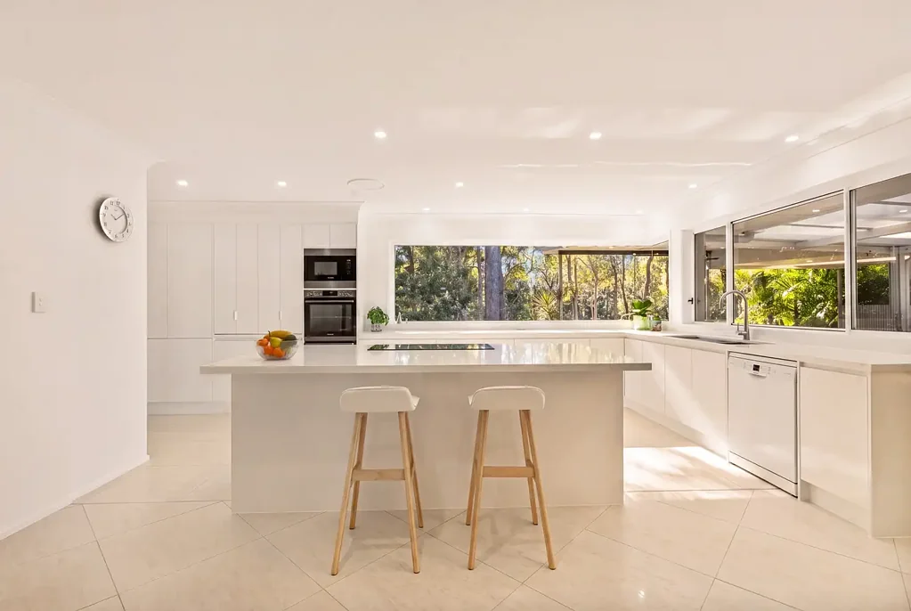 Robina 5 Bedroom Golf course living at its finest - 5 Bedroom Home