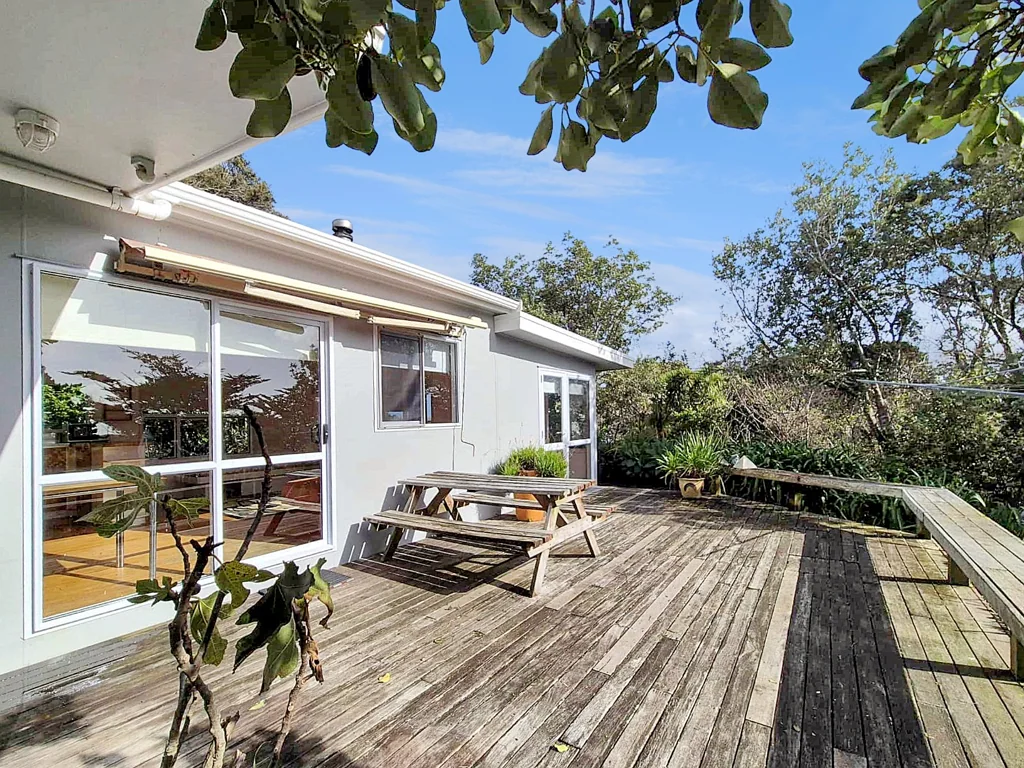 Charming Home in Sunny Palm Beach - $480 Week!