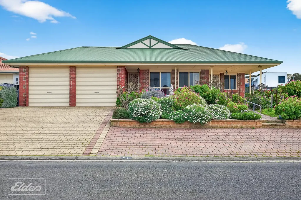Encounter Bay 4房  Classic Home with Elevated Ocean Views