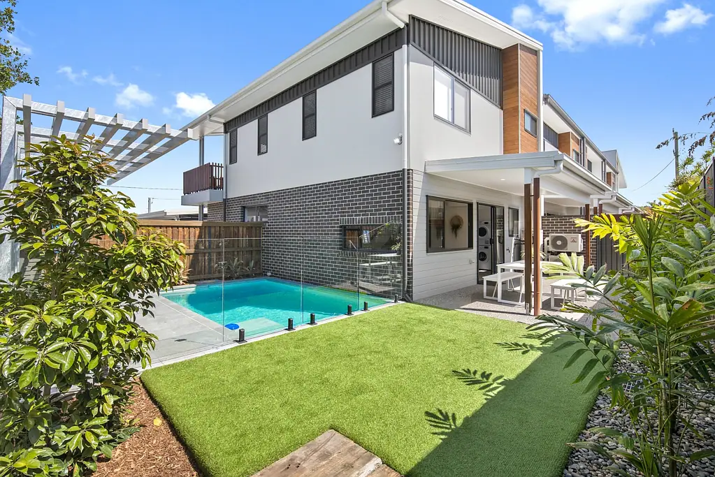 Luxury Townhouse with Own Private Pool - Partly Furnished!