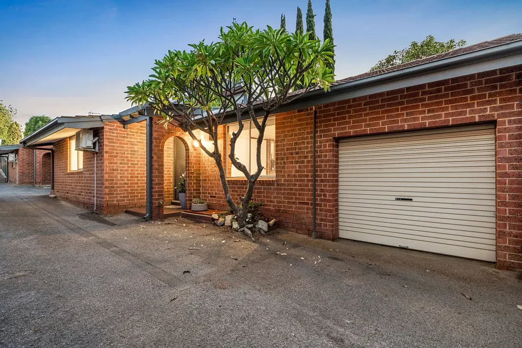 Burnside 3침실 Lofty, Light-Filled Living with Style & Space to Surprise.
