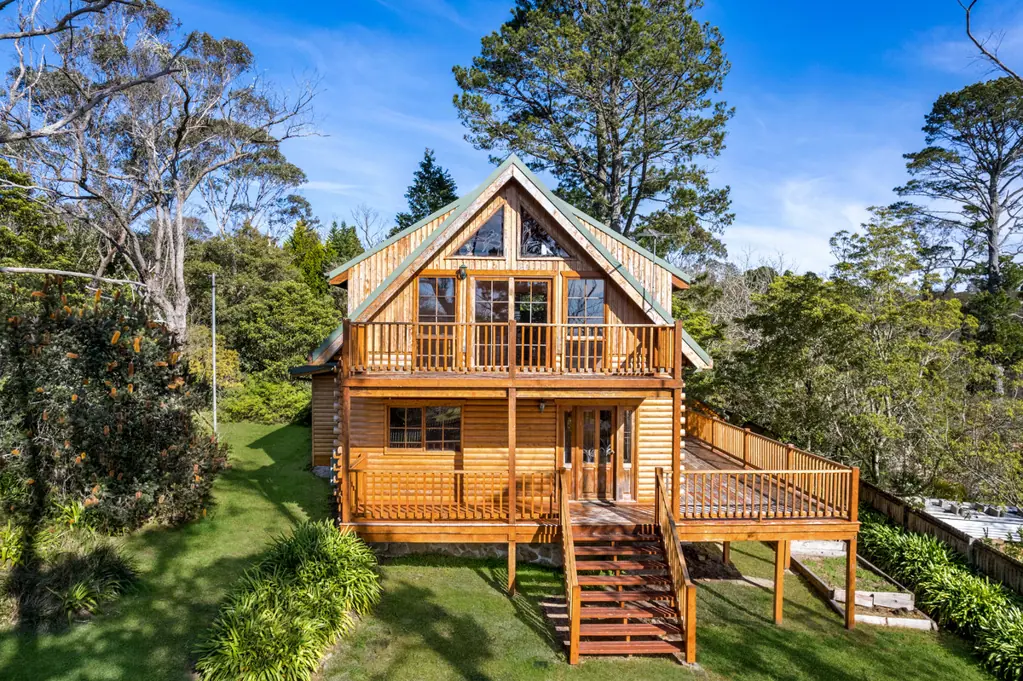2 Walmer Crescent, Wentworth Falls, NSW 2782
