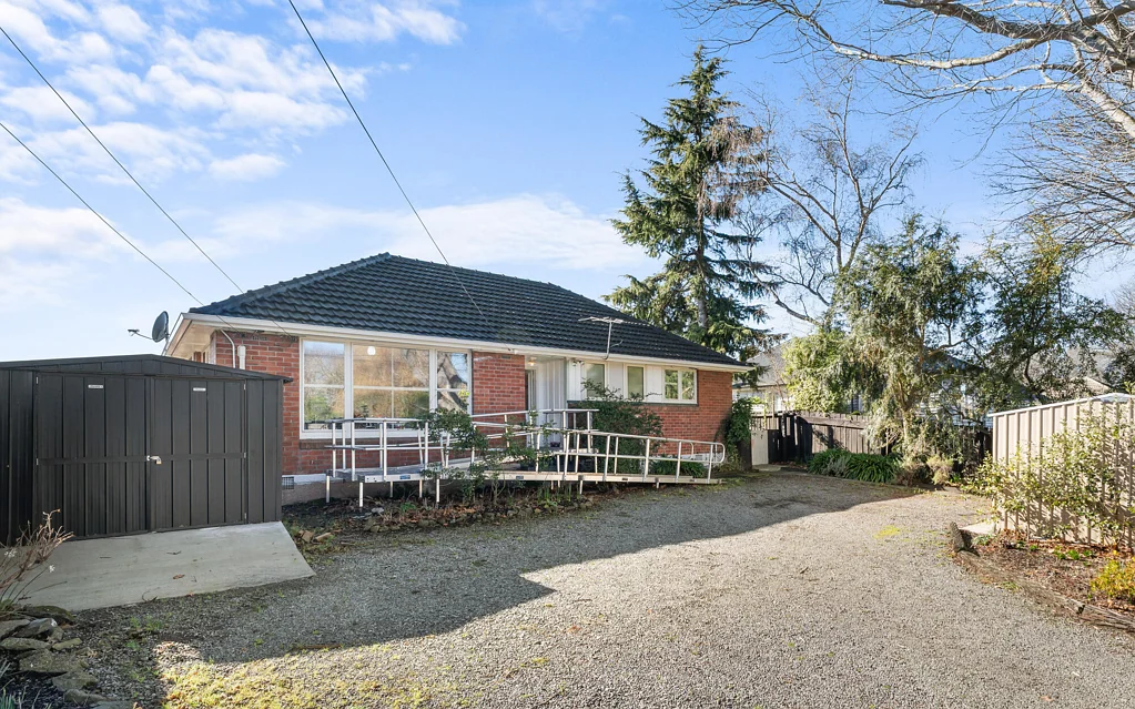 Bryndwr 3chambre Good Bones, Great Location, Plenty of Potential