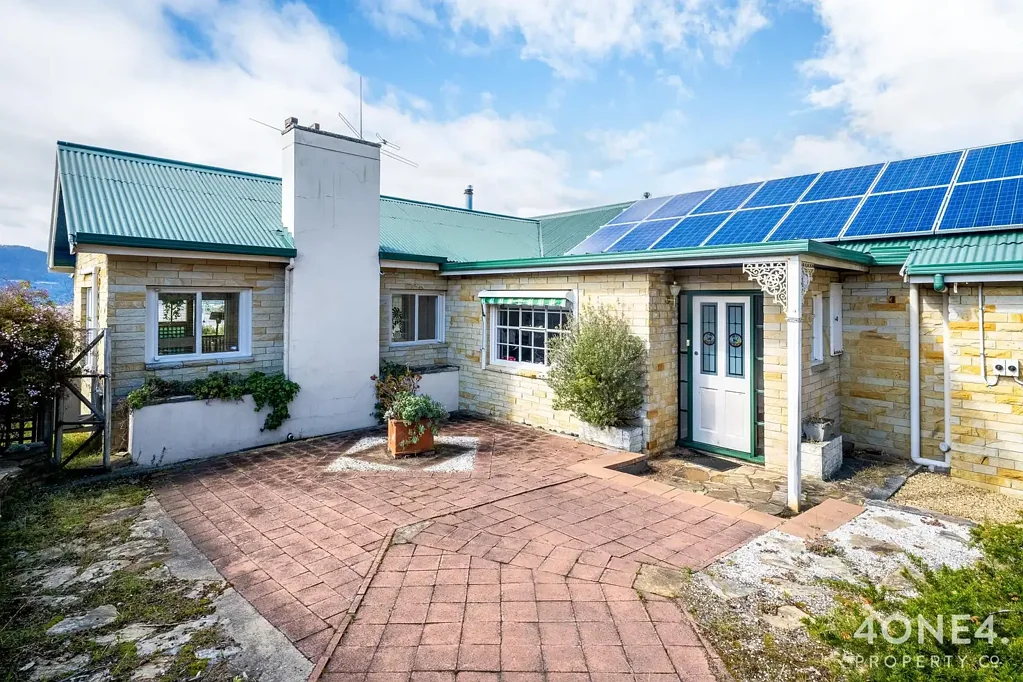 Glenorchy 5房  Charming Family Home with Extra Space